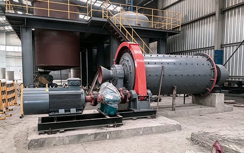 Завершён монтаж шаровой мельницы для катализаторов Ф1,5×3 м в аэропортовой зоне Чжэнчжоу